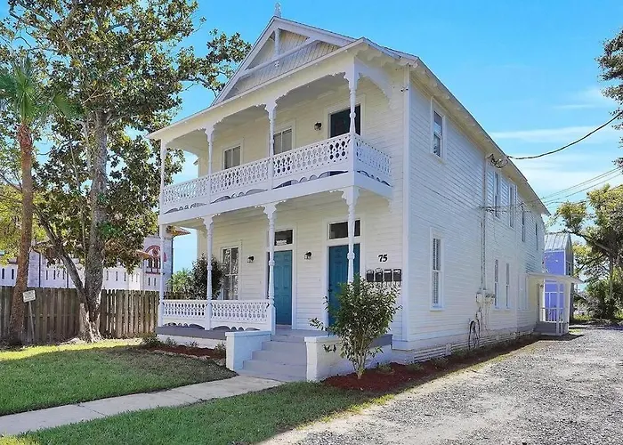 Cedar Street Retreat - Unit D